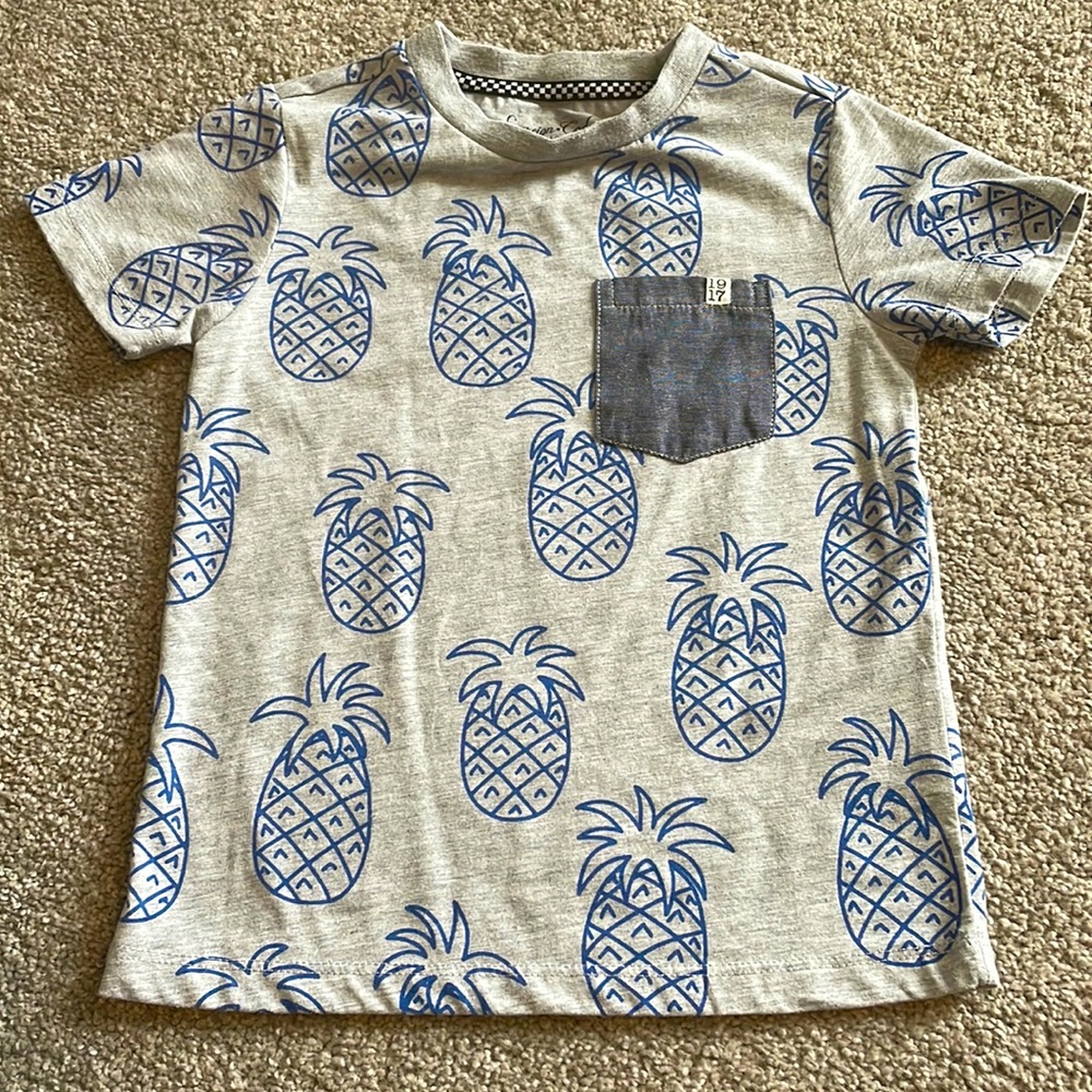 Sovereign Code Boys size 5 pineapple printed pocket tee